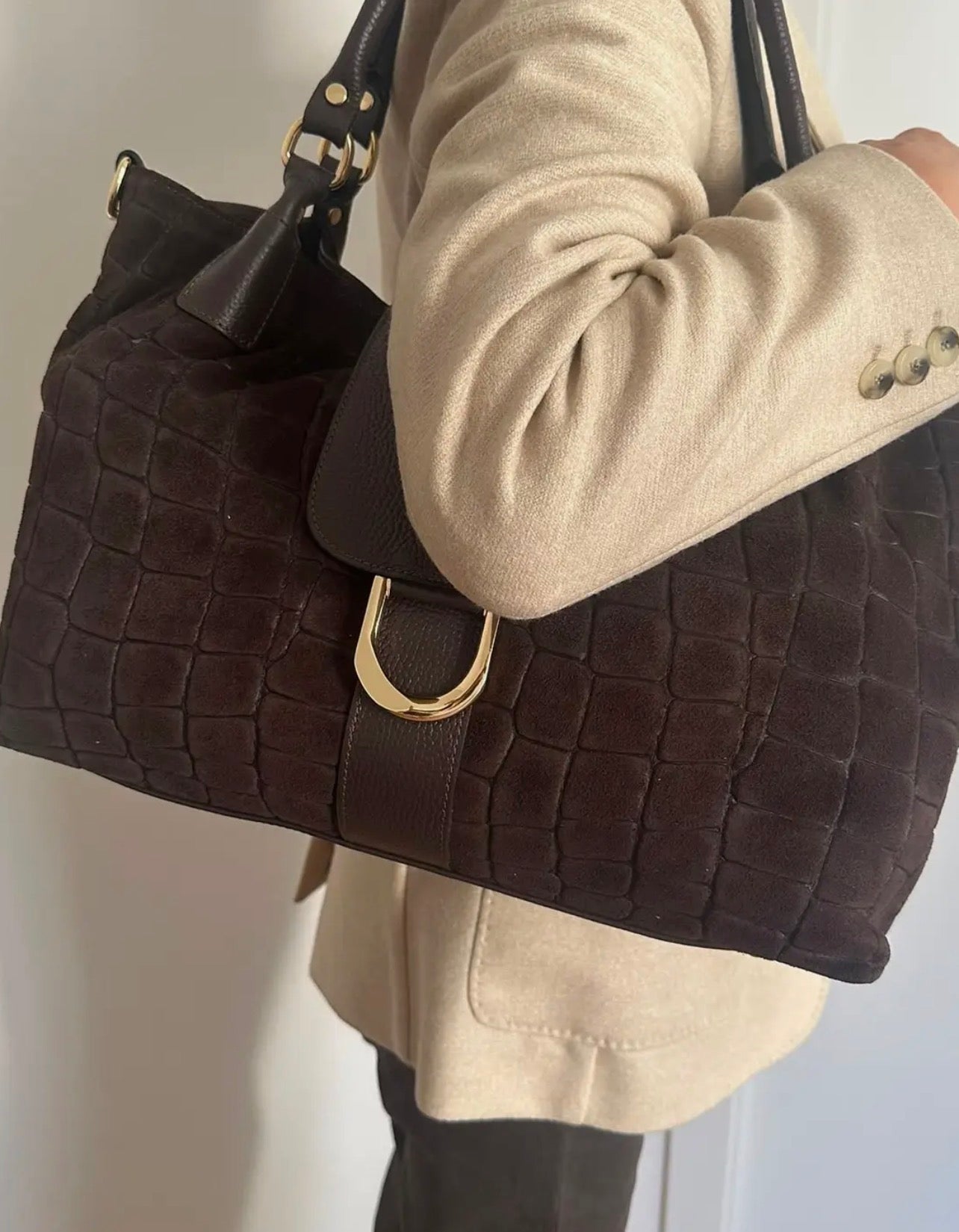 Valentina – Schultertasche aus Wildleder