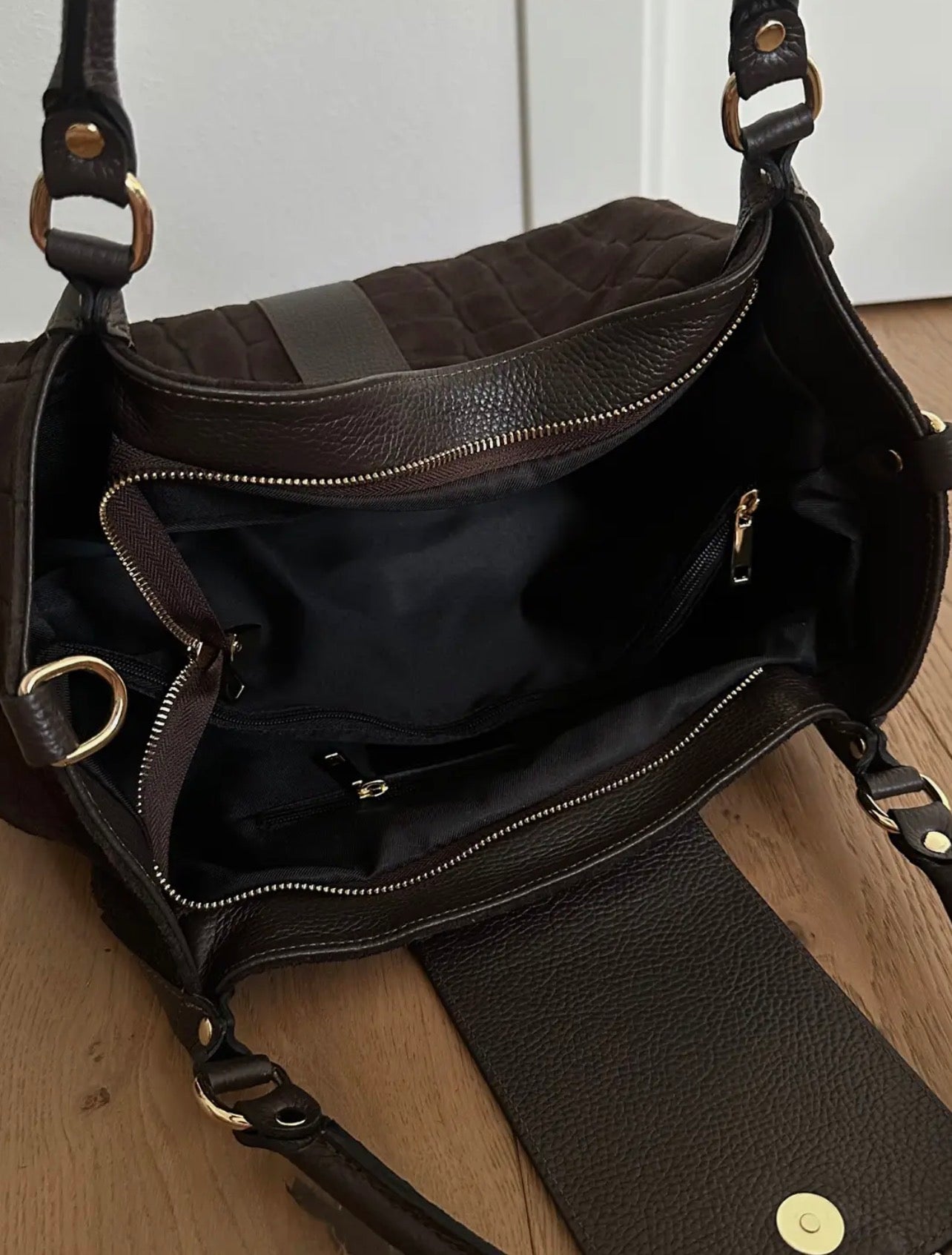 Valentina – Schultertasche aus Wildleder