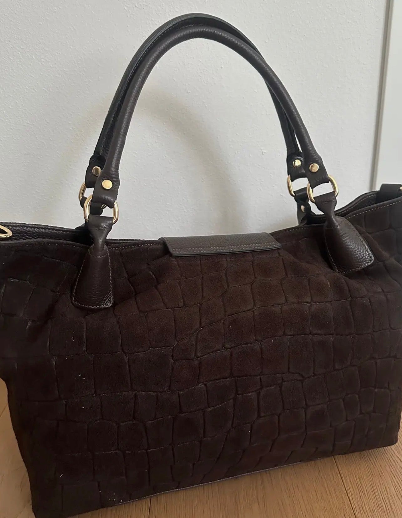 Valentina – Schultertasche aus Wildleder