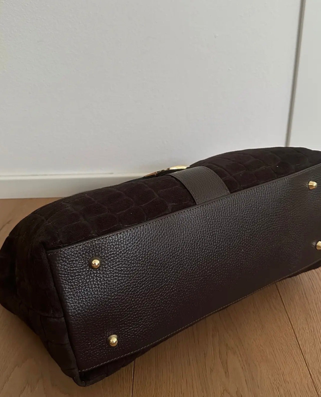 Valentina – Schultertasche aus Wildleder