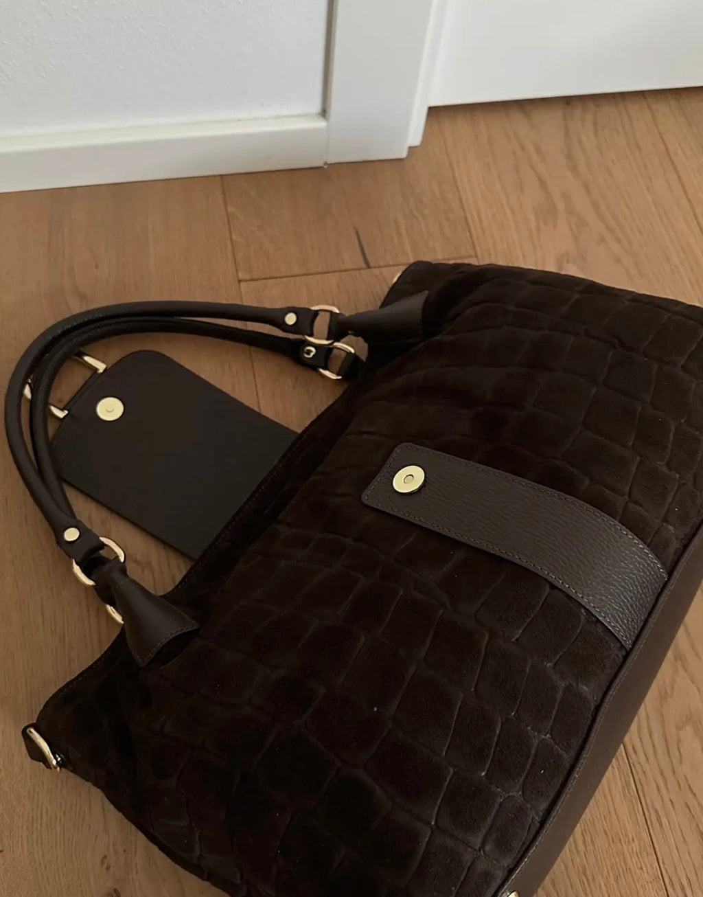 Valentina – Schultertasche aus Wildleder