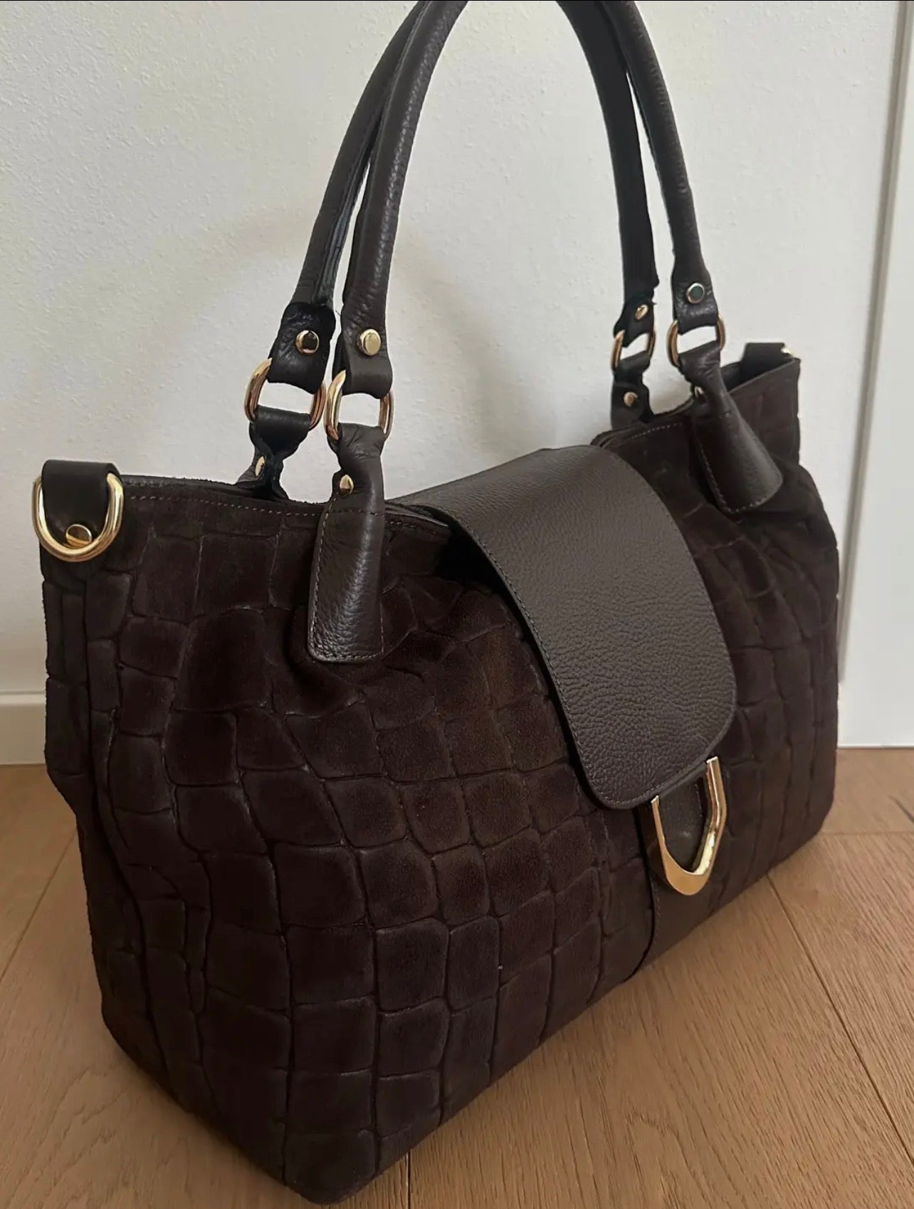Valentina – Schultertasche aus Wildleder