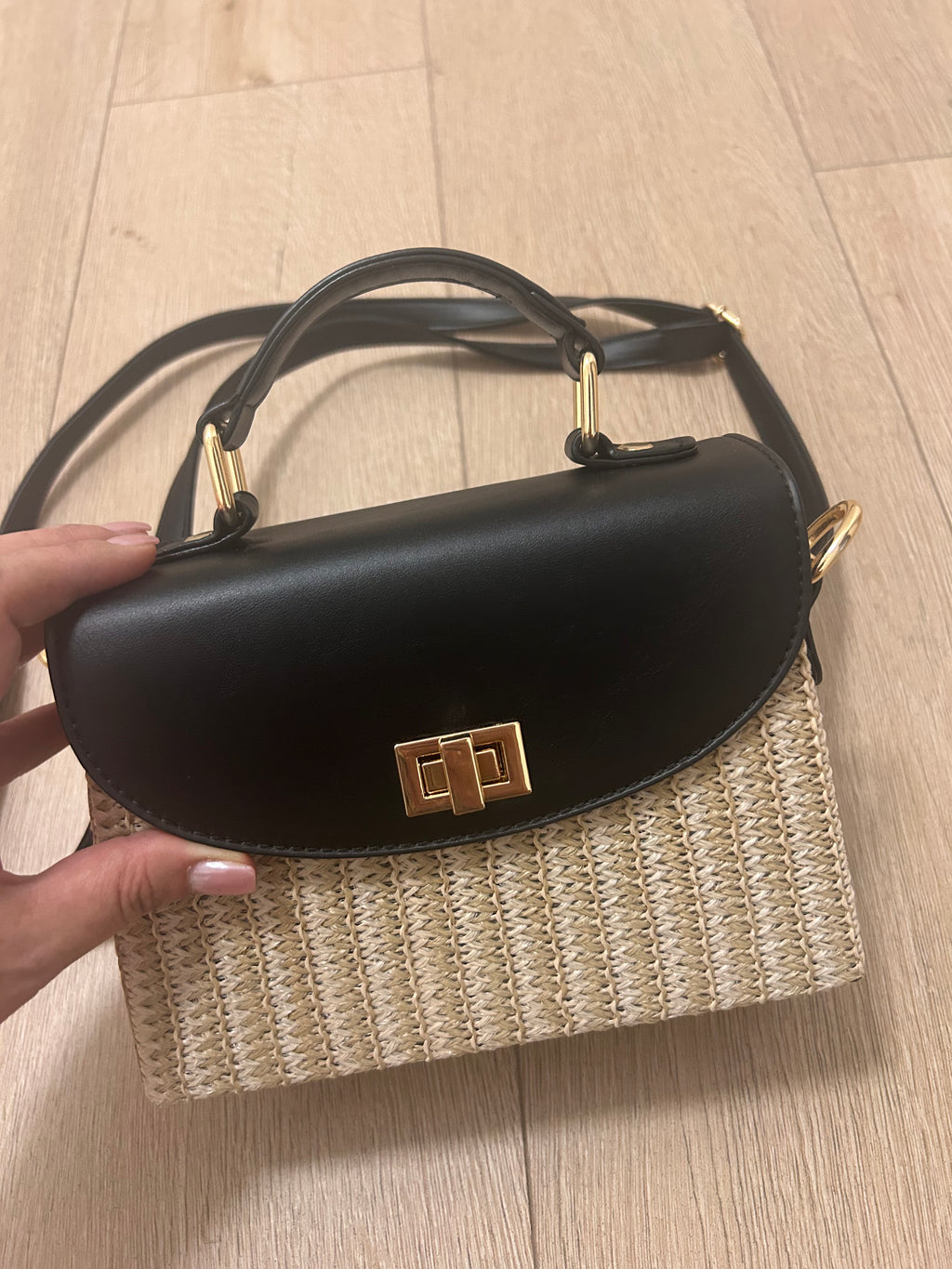Mila – Elegante Flechtumhängetasche